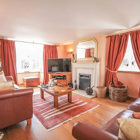 Charming 5-bed In Old Sodbury Casa de Férias Bristol