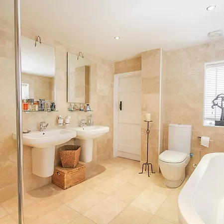 Charming 5-bed In Old Sodbury Casa de Férias