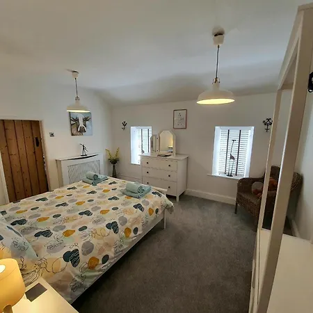Charming 5-bed In Old Sodbury