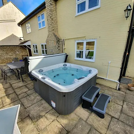 Charming 5-bed In Old Sodbury Vakantiehuis Bristol