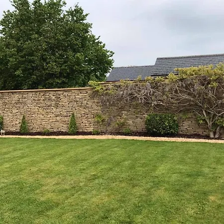 Charming 5-bed In Old Sodbury